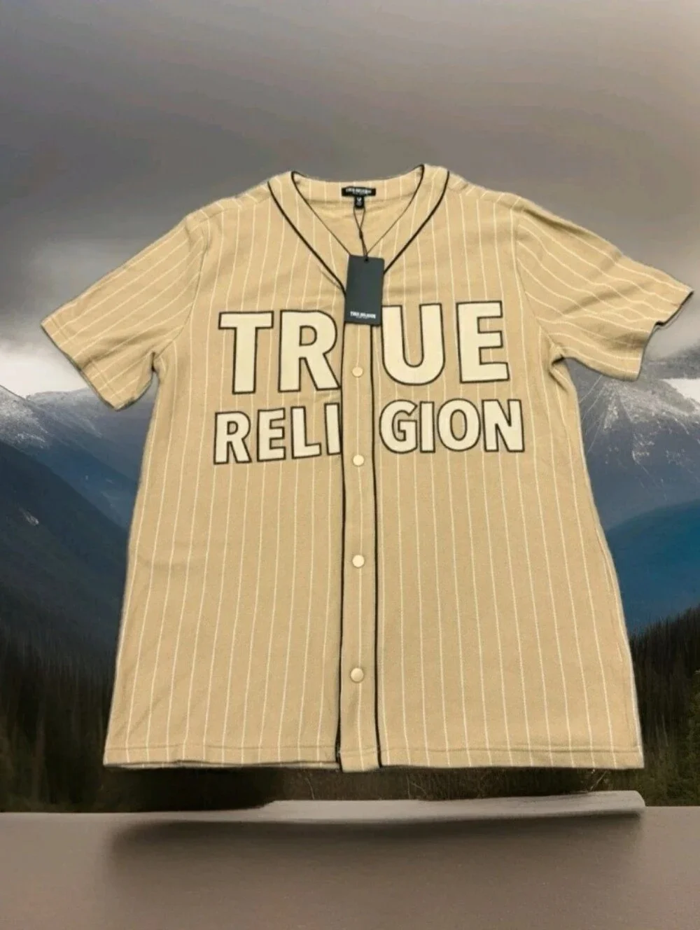 TRUE RELIGION: MEN'S LOGO BASEBALL JERSEY: BEIGE: SIZE: MEDIUM: BRAND NEW